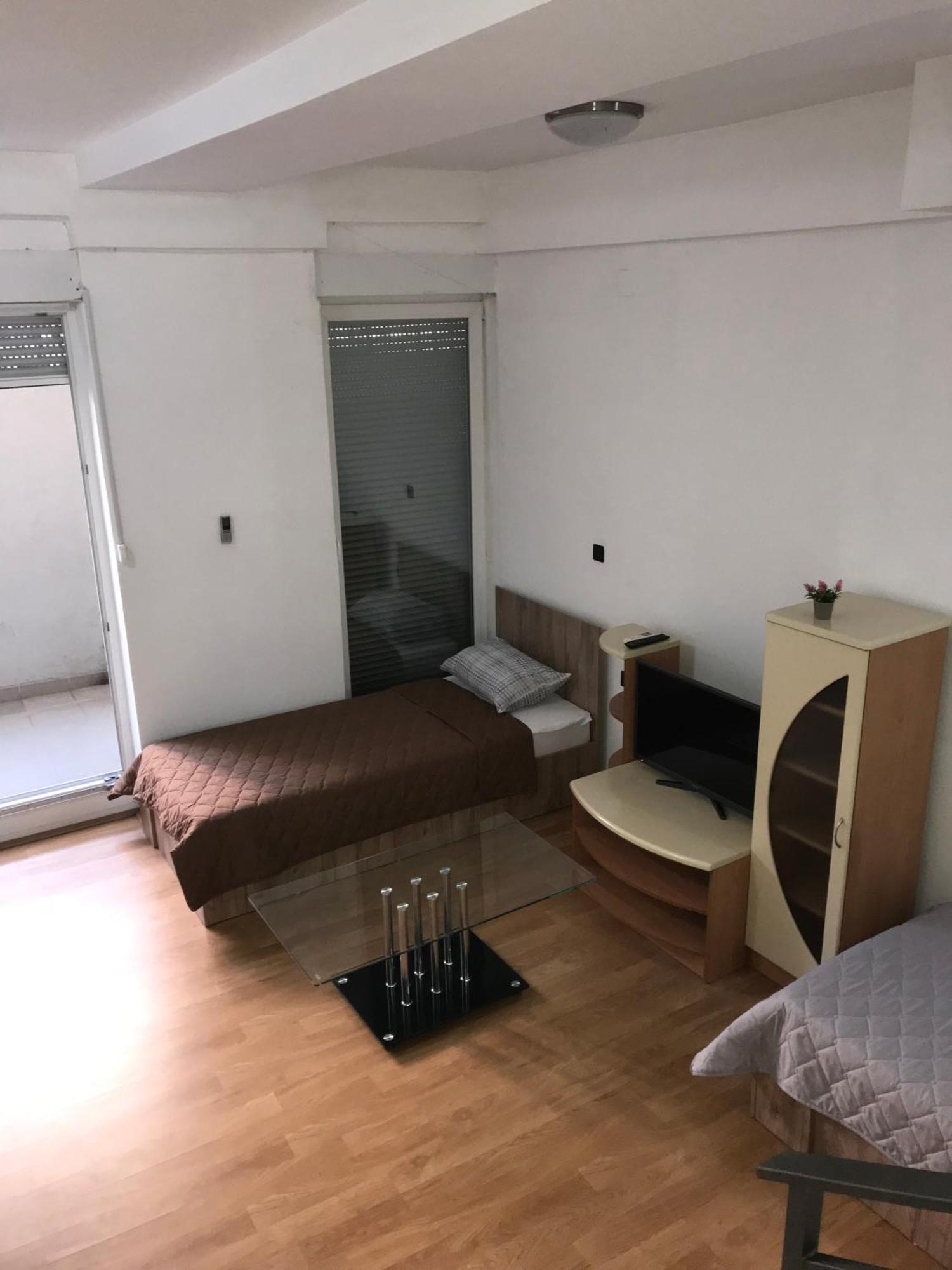 Sweet Basement Suteren Apartments Parking 5 Euro スコピエ エクステリア 写真